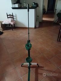 Tappatrice a leva a tre piedi per tappi di sughero