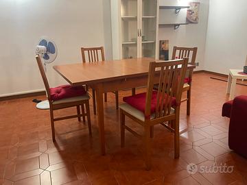 Tavolo con seggiole