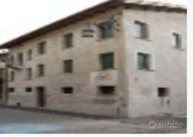 Immobile in asta di 696 m² con più di 5 locali a F