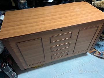 Baule in legno capiente