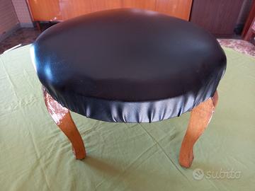 Sgabello vintage di legno vintage ricoperto da pel