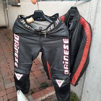 giacca e pantaloni moto Dainese