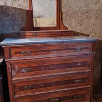 Armadio e pettiniera d'epoca. 