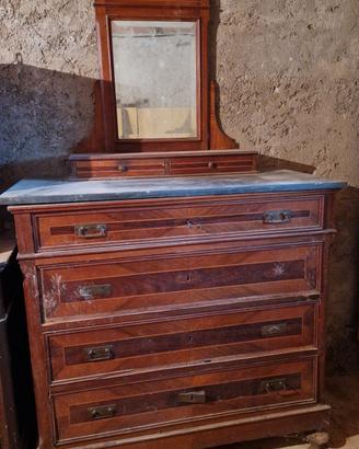 Armadio e pettiniera d'epoca. 