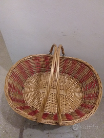 Cesta in vimini con due manici articolati