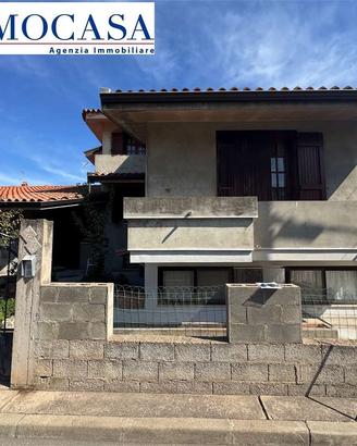 Villa indipendente con giardino e posti auto