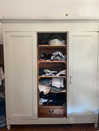 Armadio guardaroba antico