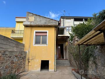 Casa indipendente con garage e giardino