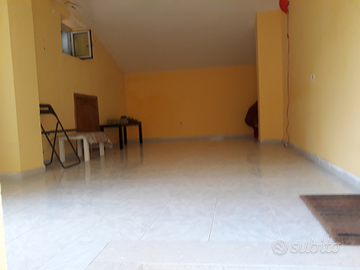 Appartamento da ristrutturare con corte di pertin