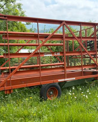 Carro caricatore automatico balle di fieno