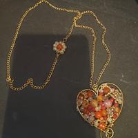 collana con cuore pietre e cristalli 