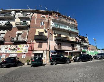 3 LOCALI A NAPOLI