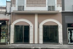 intero fabbricato ad uso commerciale