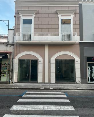 intero fabbricato ad uso commerciale