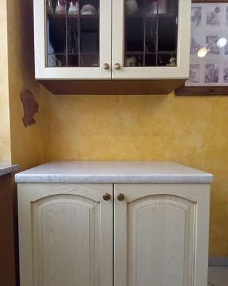 TAVOLO CON QUATTRO SEDIE