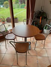 Tavolo con 4 sedie