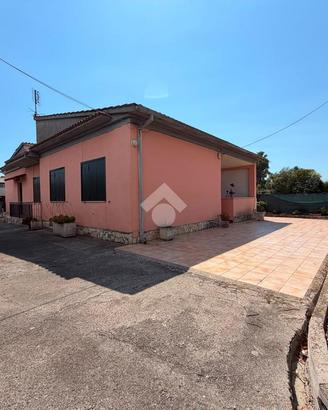 VILLA SINGOLA A LATINA