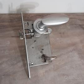 serratura porta interna con maniglie acciaio