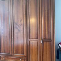 Armadio in legno di acacia