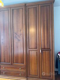 Armadio in legno di acacia