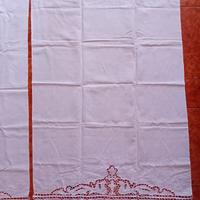 tende con ricamo fatto a mano