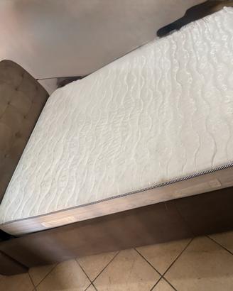 Letto matrimoniale a cassettone + materasso