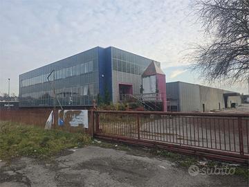 NOVEDRATE fronte Novedratese vendiamo CAPANNONE di