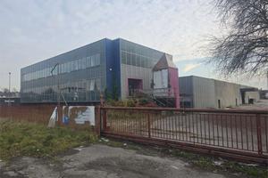 NOVEDRATE fronte Novedratese vendiamo CAPANNONE di