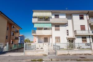 4 LOCALI A VILLAFRANCA DI VERONA