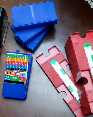 Set da bridge: 4 bidding boxes, 8 boards e 1 mesc
