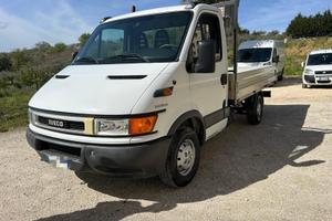 Iveco Daily 35S10 2.3 Hpi TDI PC Cabinato