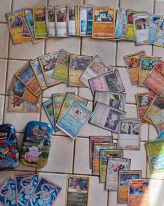 Lotto Pokémon 80 carte originali 10 holo garantite