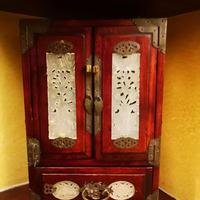 Portagioie in legno con profili in giada bianca