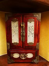 Portagioie in legno con profili in giada bianca