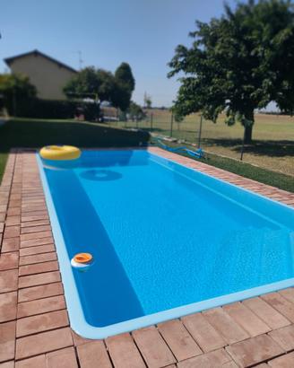 Piscina vetroresina con impianto di filtrazione 