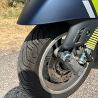 Vespa 300 super tech