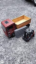 Camion Bruder con muletto e accessori vari