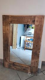 Specchio rustico in legno grezzo