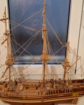 Nave Bounty in Legno