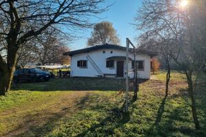 Terreno con frutteto e casa autonoma