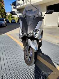 TMAX SX 530 Silver
