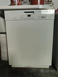 LAVASTOVIGLIE MIELE ACTIVE SC, 13 COPERTI