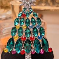 Spilla Natale trendy con
cristalli multicolore