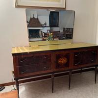 Credenza vintage in legno con piano in vetro