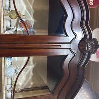 vetrina antica marrone