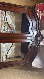 vetrina antica marrone