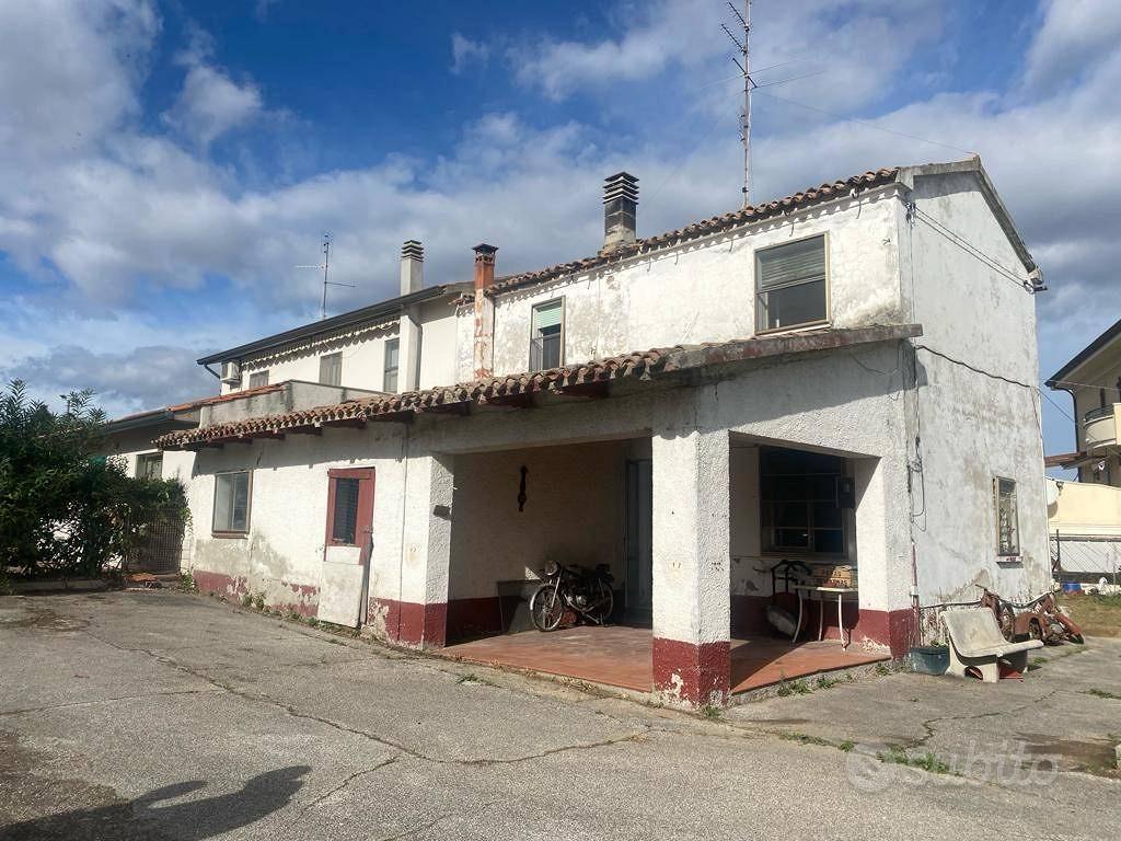 Villetta a schiera di 166 m² con più di 5 locali a