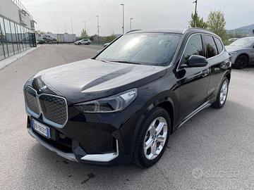 BMW iX1 edrive 20 X-Line