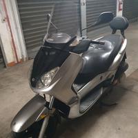 Yamaha Xmax 250.