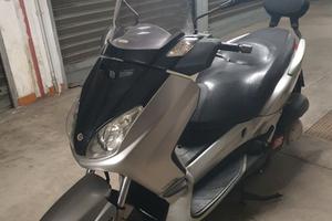 Yamaha Xmax 250.